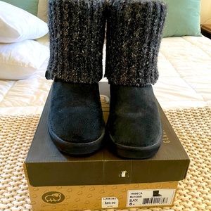 Women’s Lamo suede boots size 8